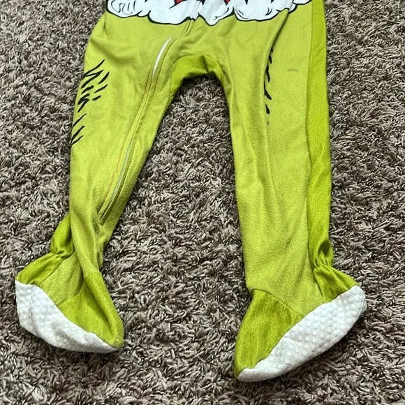 The Grinch toddler size 4 onesie, Halloween costume or pajama - Picture 3 of 9